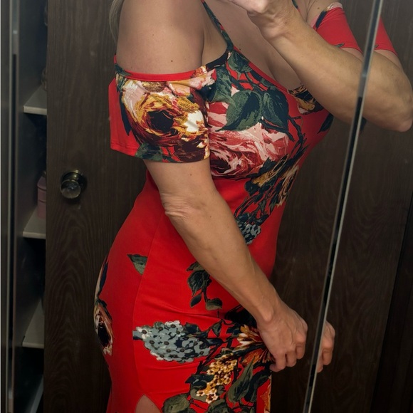 Sexy Cold Shoulder Side Slit Dress - Picture 4 of 6